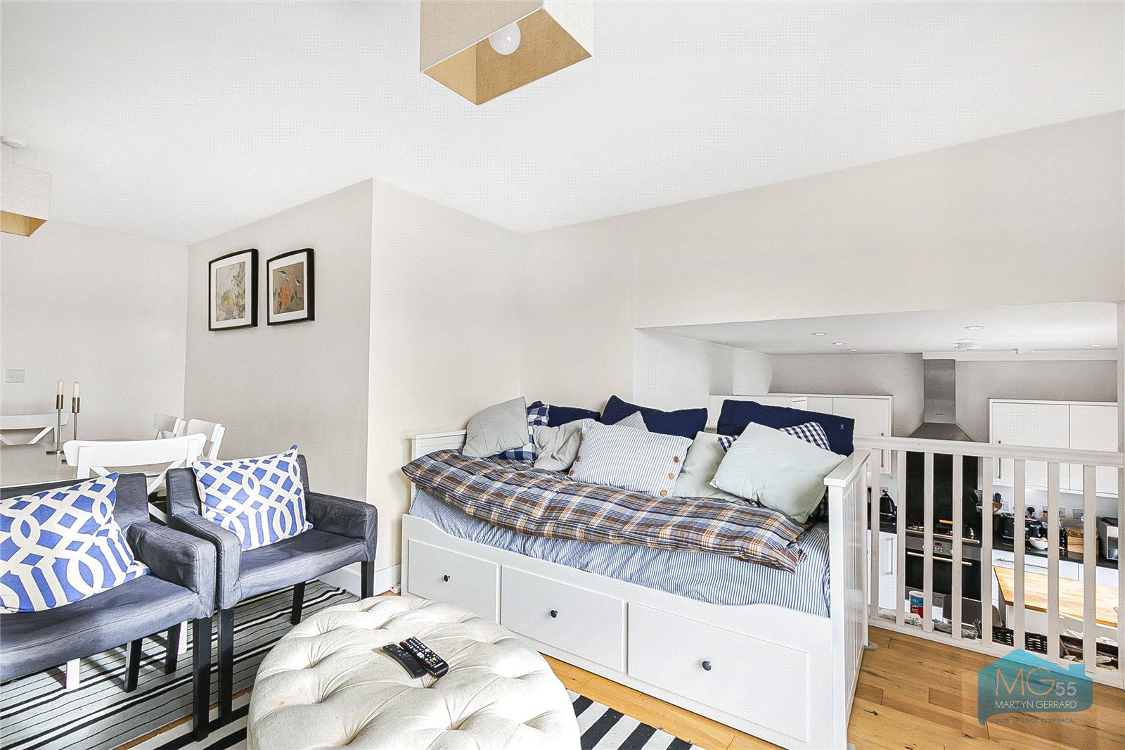 2 bedroom Apartment to rent - Martyn Gerrard