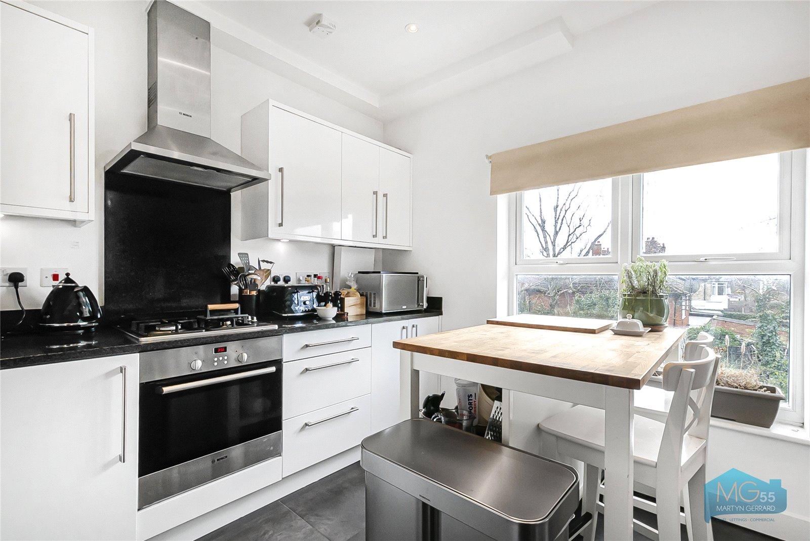 2 bedroom Apartment to rent - Martyn Gerrard