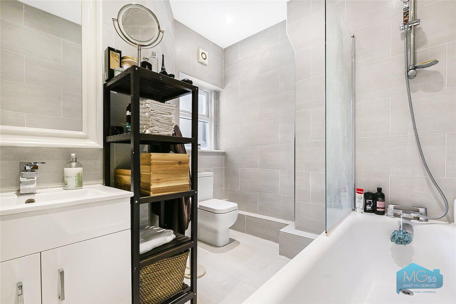 2 bedroom Apartment to rent - Martyn Gerrard