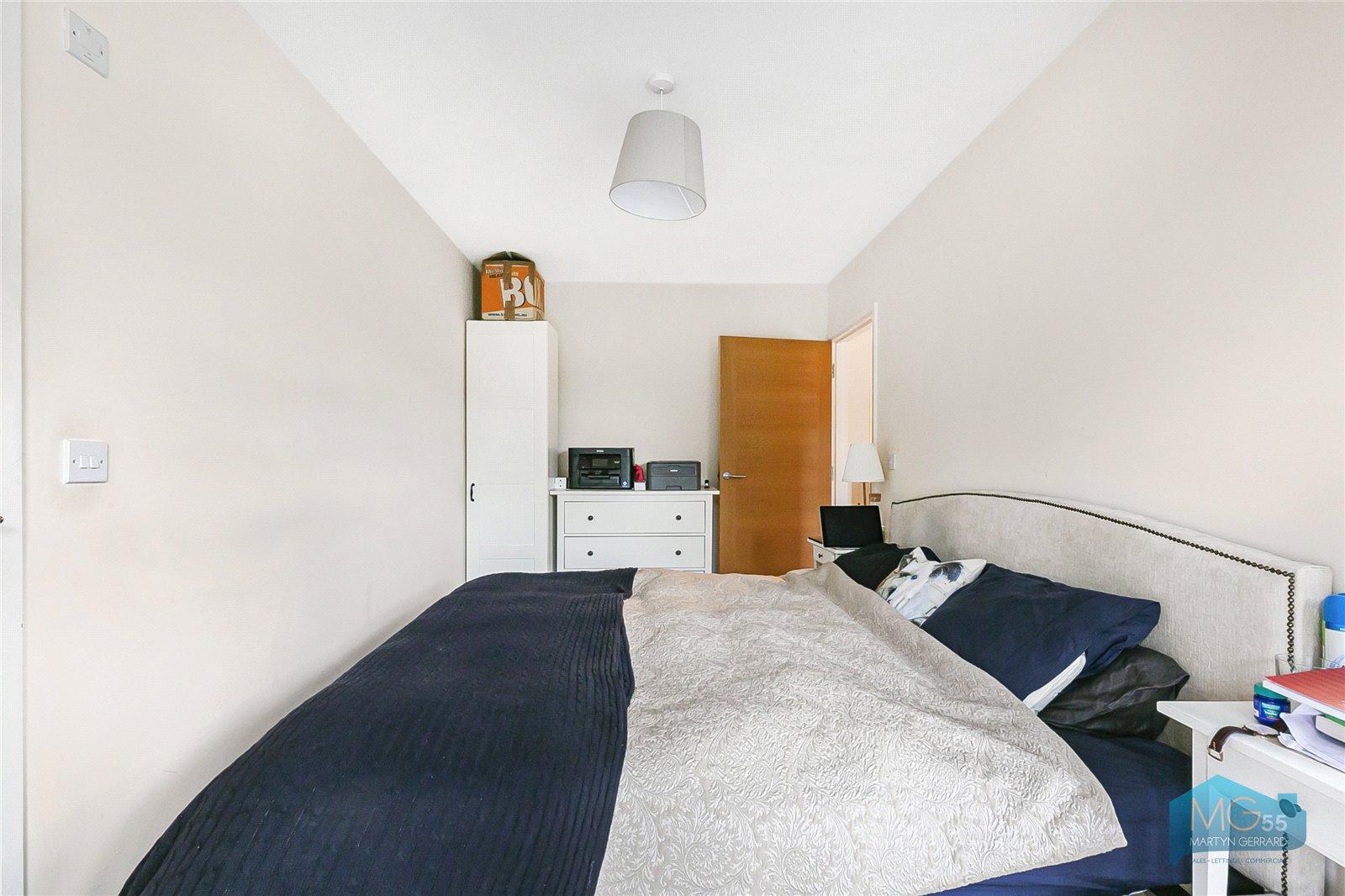 2 bedroom Apartment to rent - Martyn Gerrard