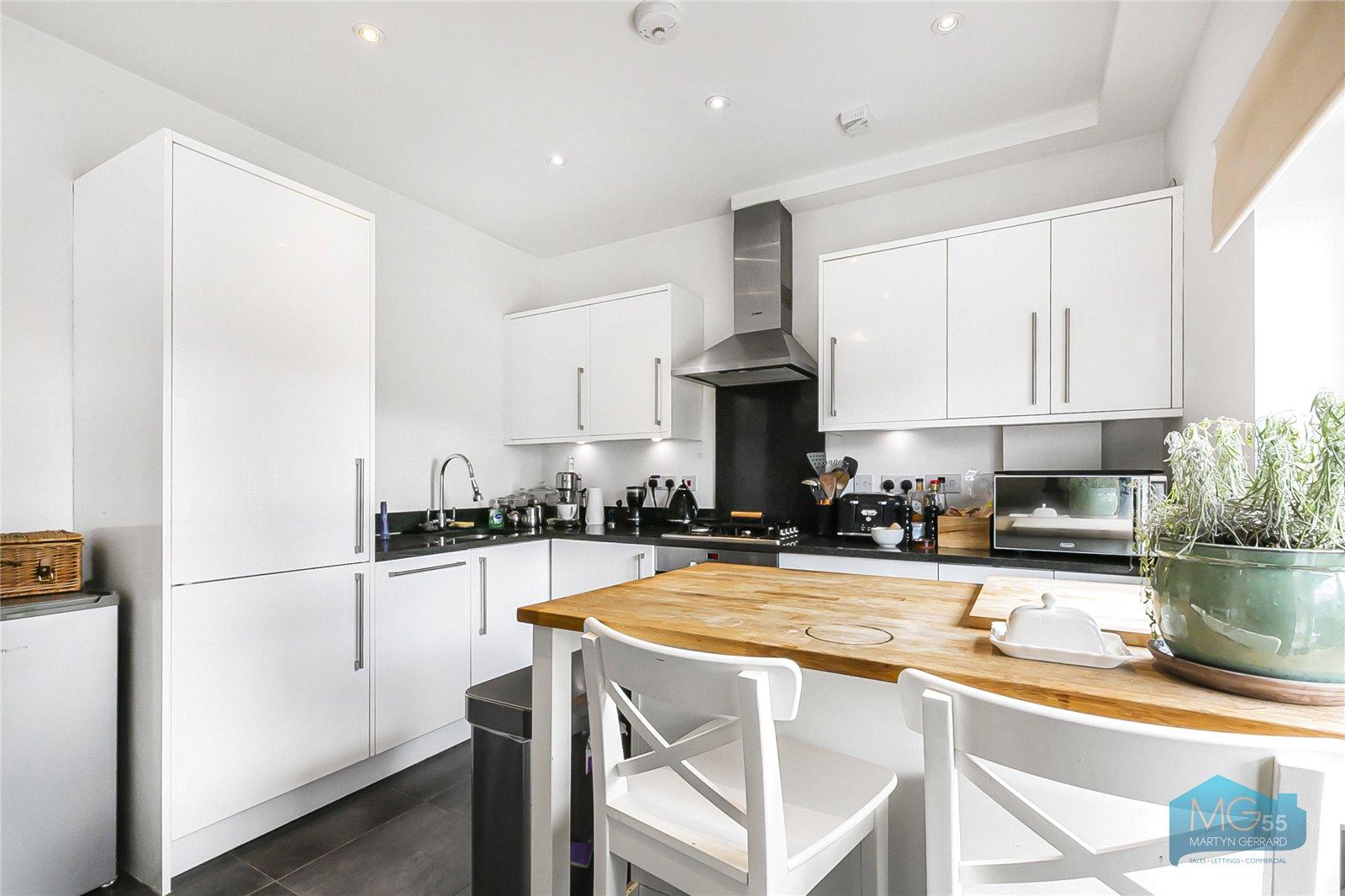 2 bedroom Apartment to rent - Martyn Gerrard