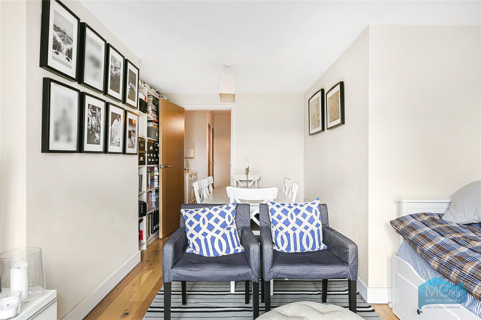 2 bedroom Apartment to rent - Martyn Gerrard