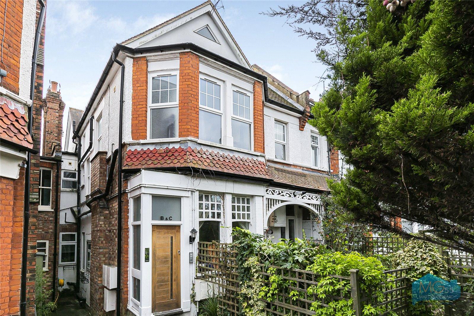 2 bedroom Apartment to rent - Martyn Gerrard