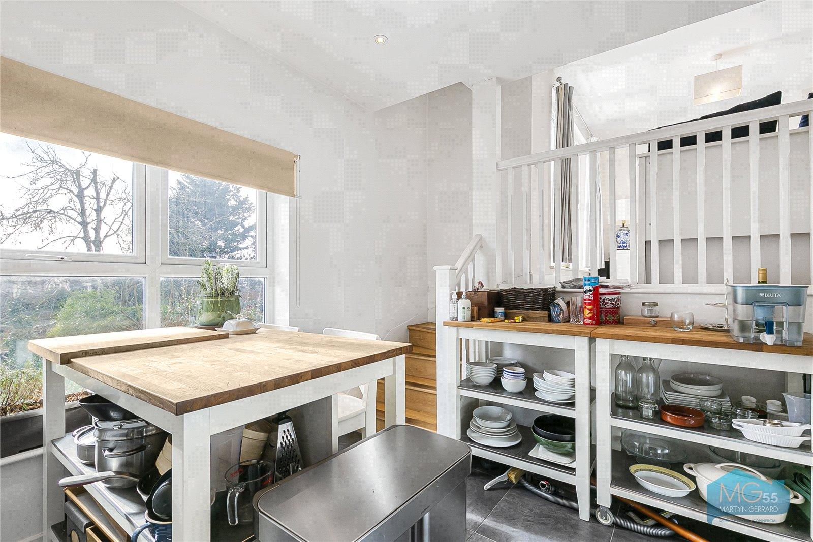 2 bedroom Apartment to rent - Martyn Gerrard