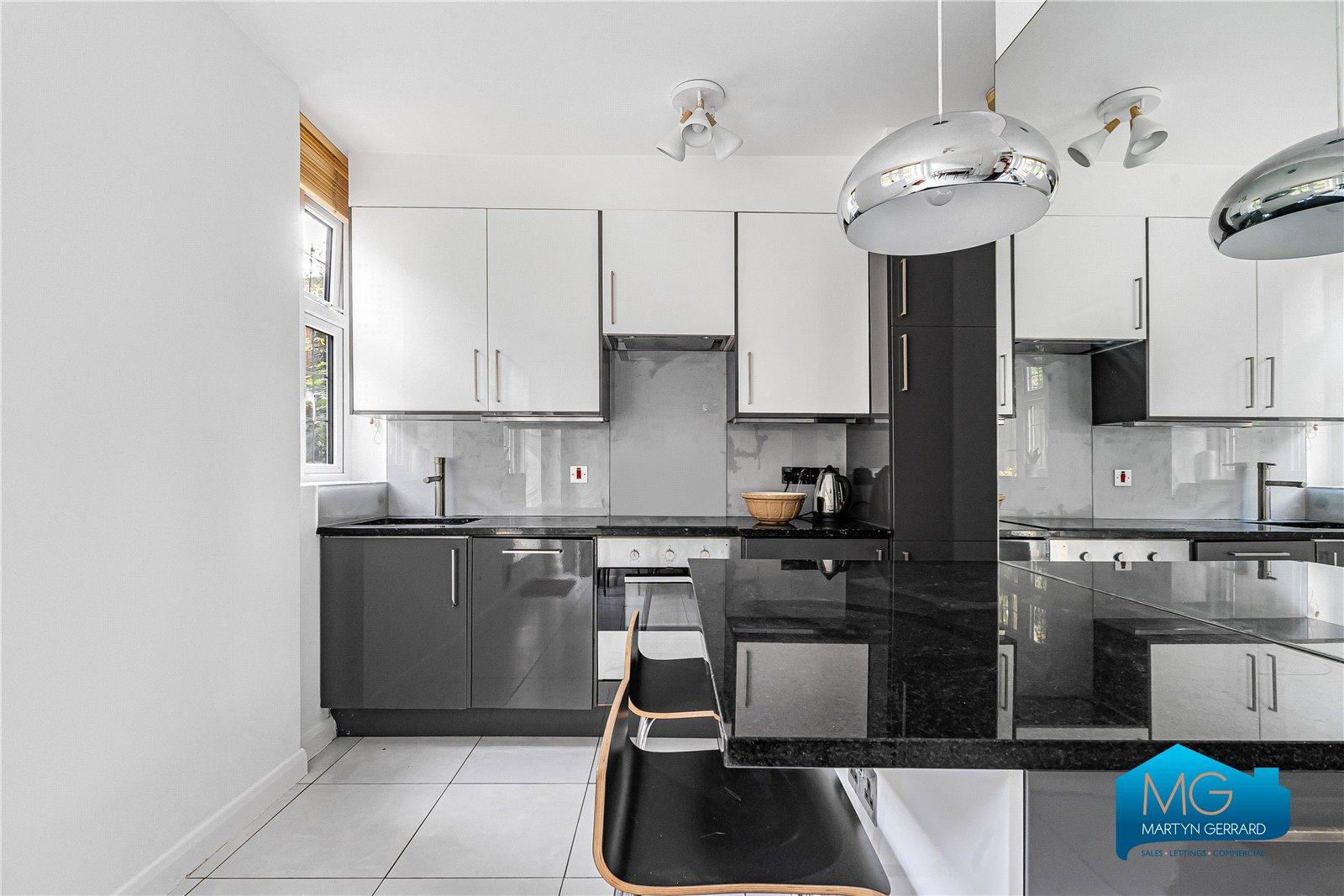 2 bedroom Ground Floor Flat to rent - Martyn Gerrard