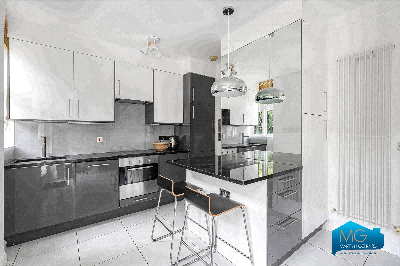 2 bedroom Ground Floor Flat to rent - Martyn Gerrard