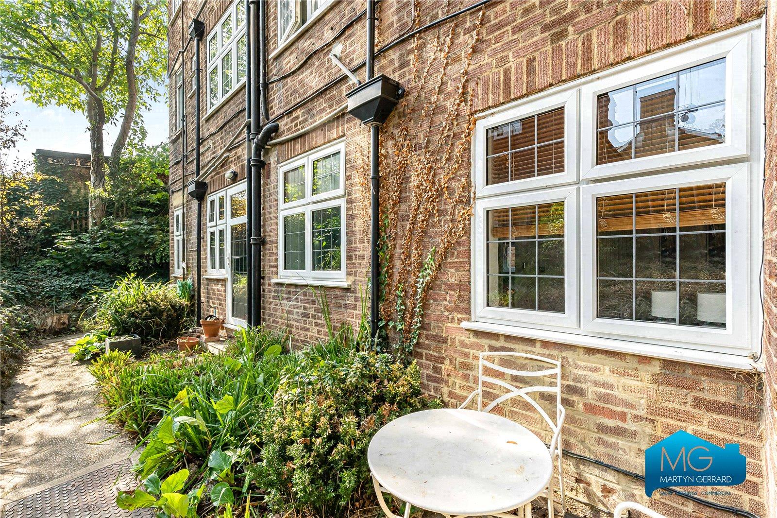 2 bedroom Ground Floor Flat to rent - Martyn Gerrard