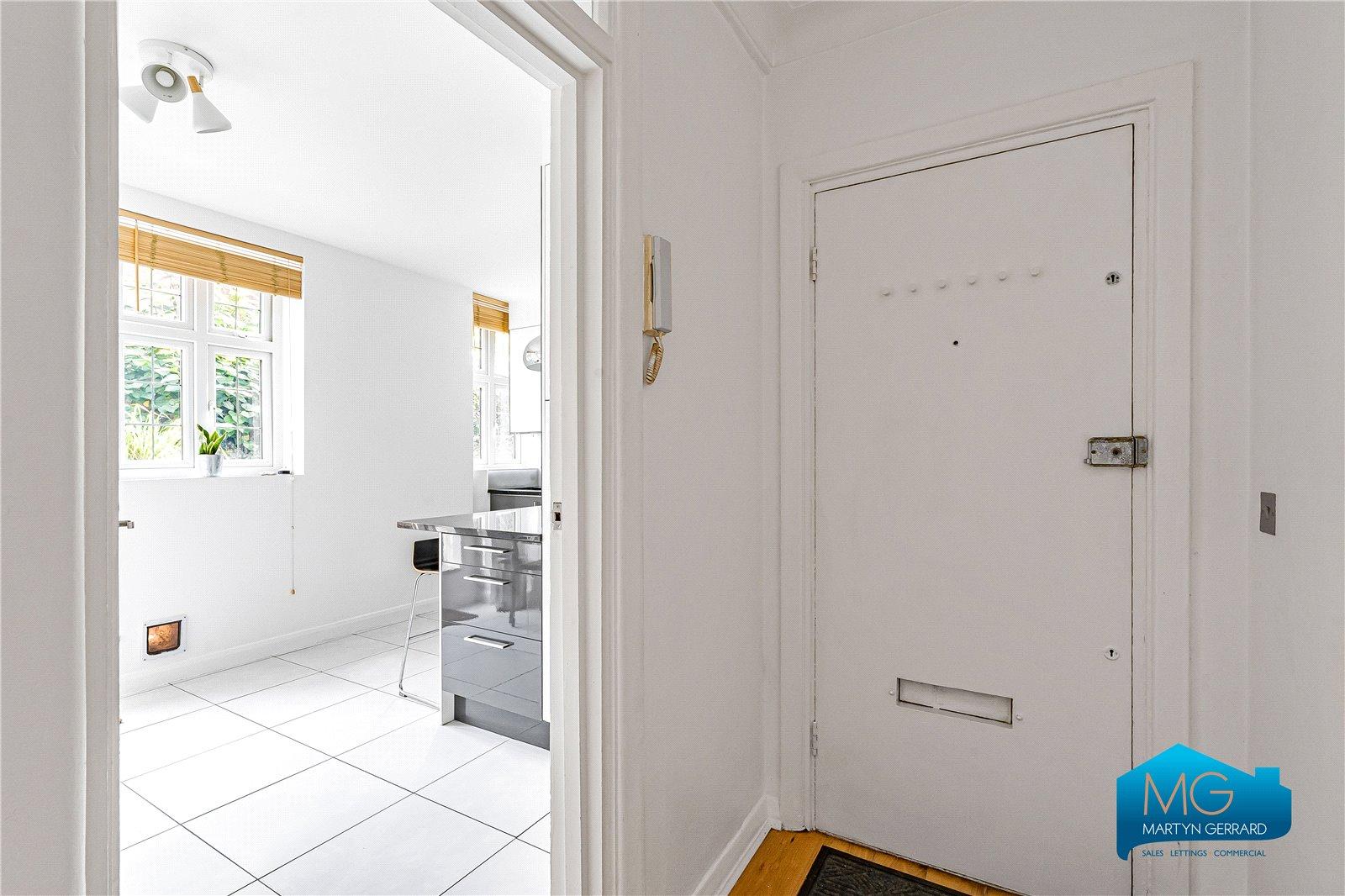 2 bedroom Ground Floor Flat to rent - Martyn Gerrard