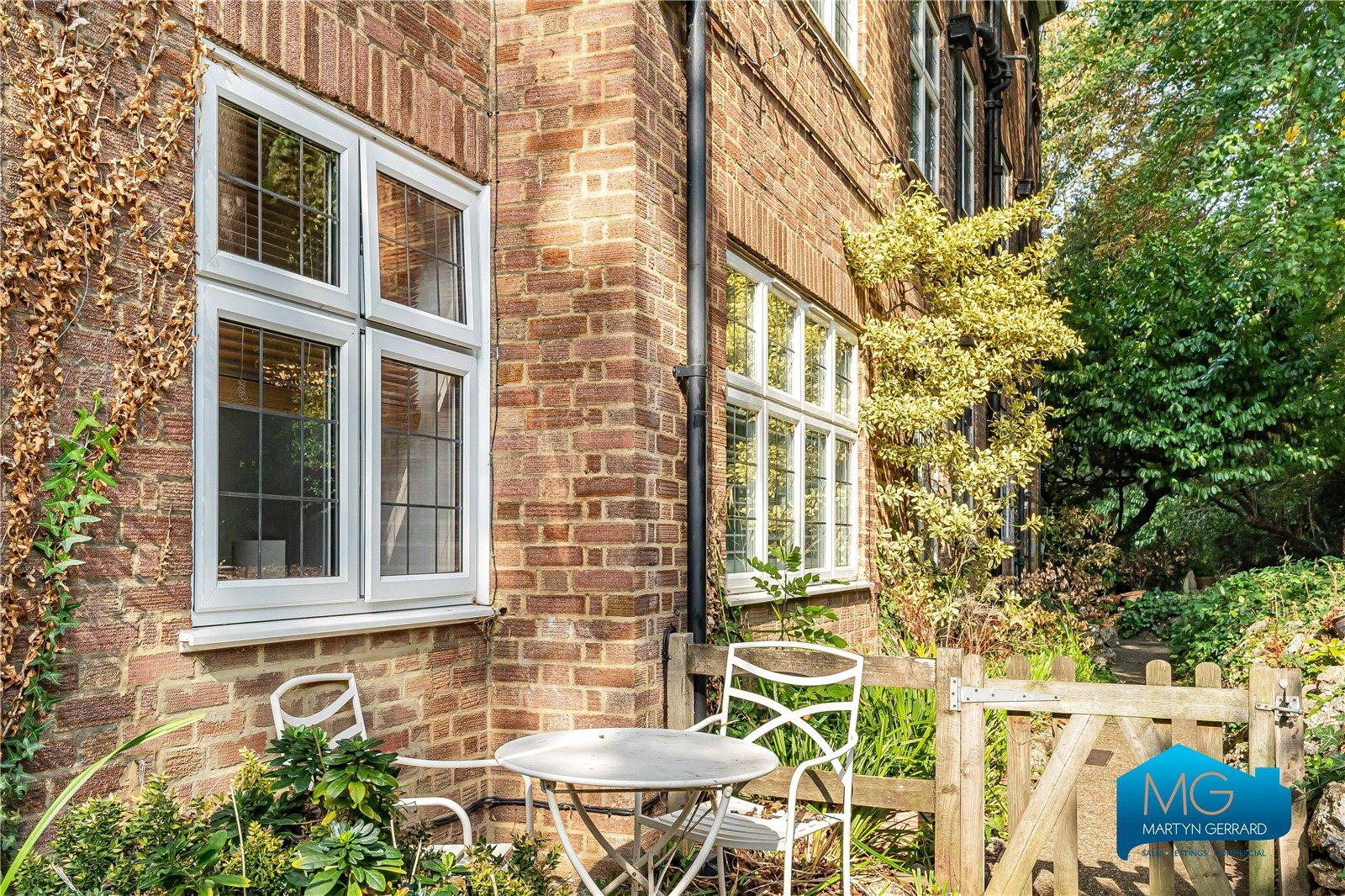 2 bedroom Ground Floor Flat to rent - Martyn Gerrard