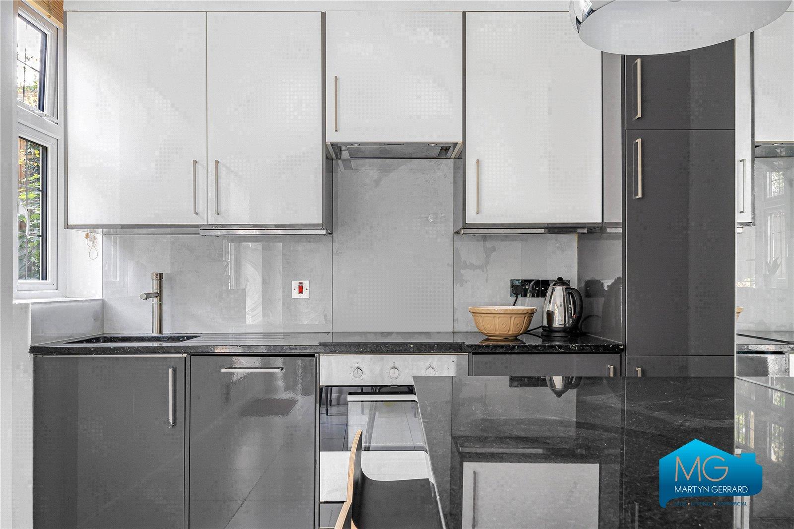 2 bedroom Ground Floor Flat to rent - Martyn Gerrard