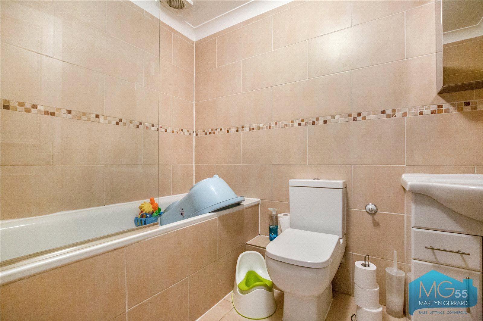 2 bedroom Apartment to rent - Martyn Gerrard