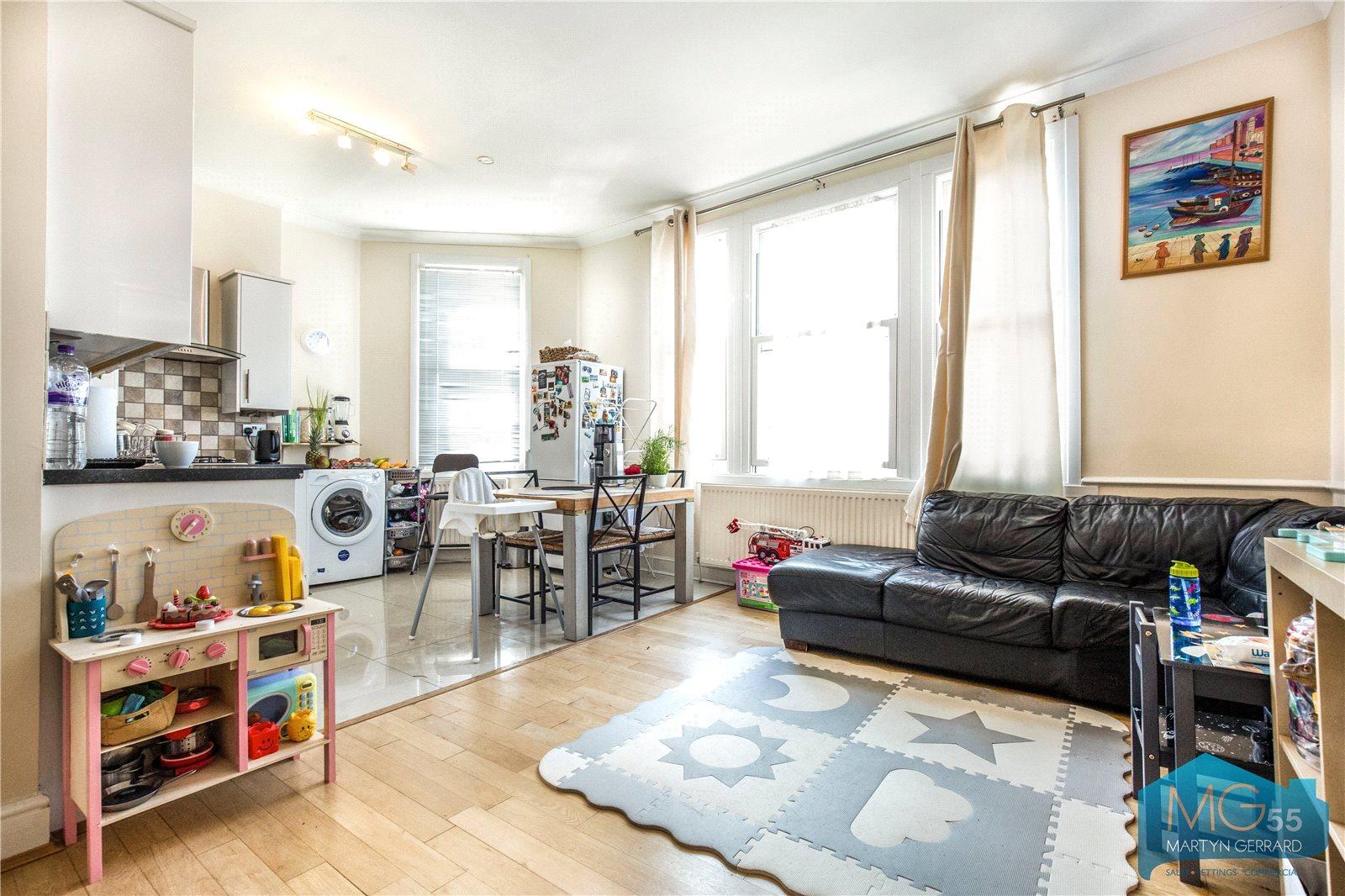 2 bedroom Apartment to rent - Martyn Gerrard