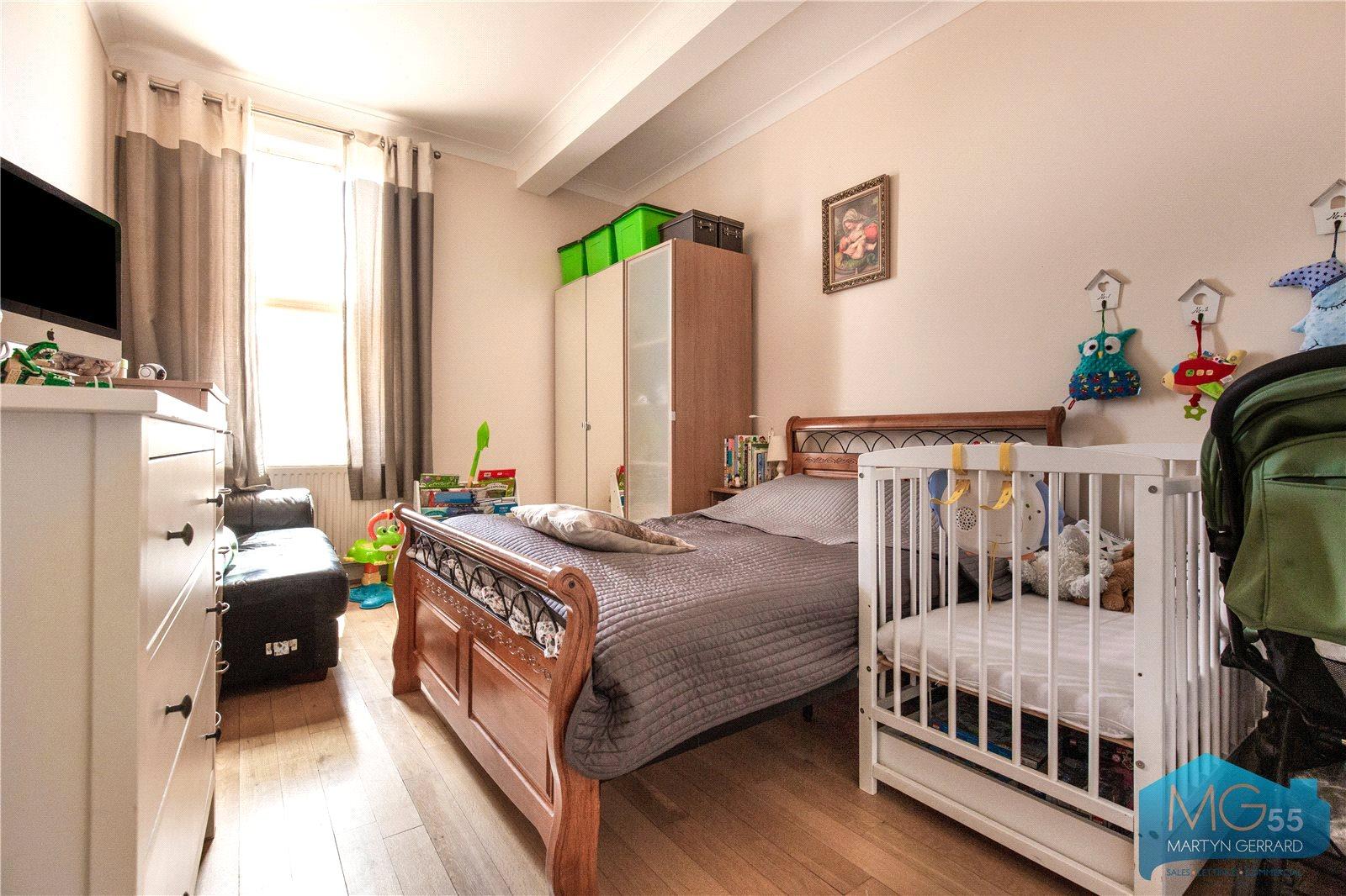 2 bedroom Apartment to rent - Martyn Gerrard