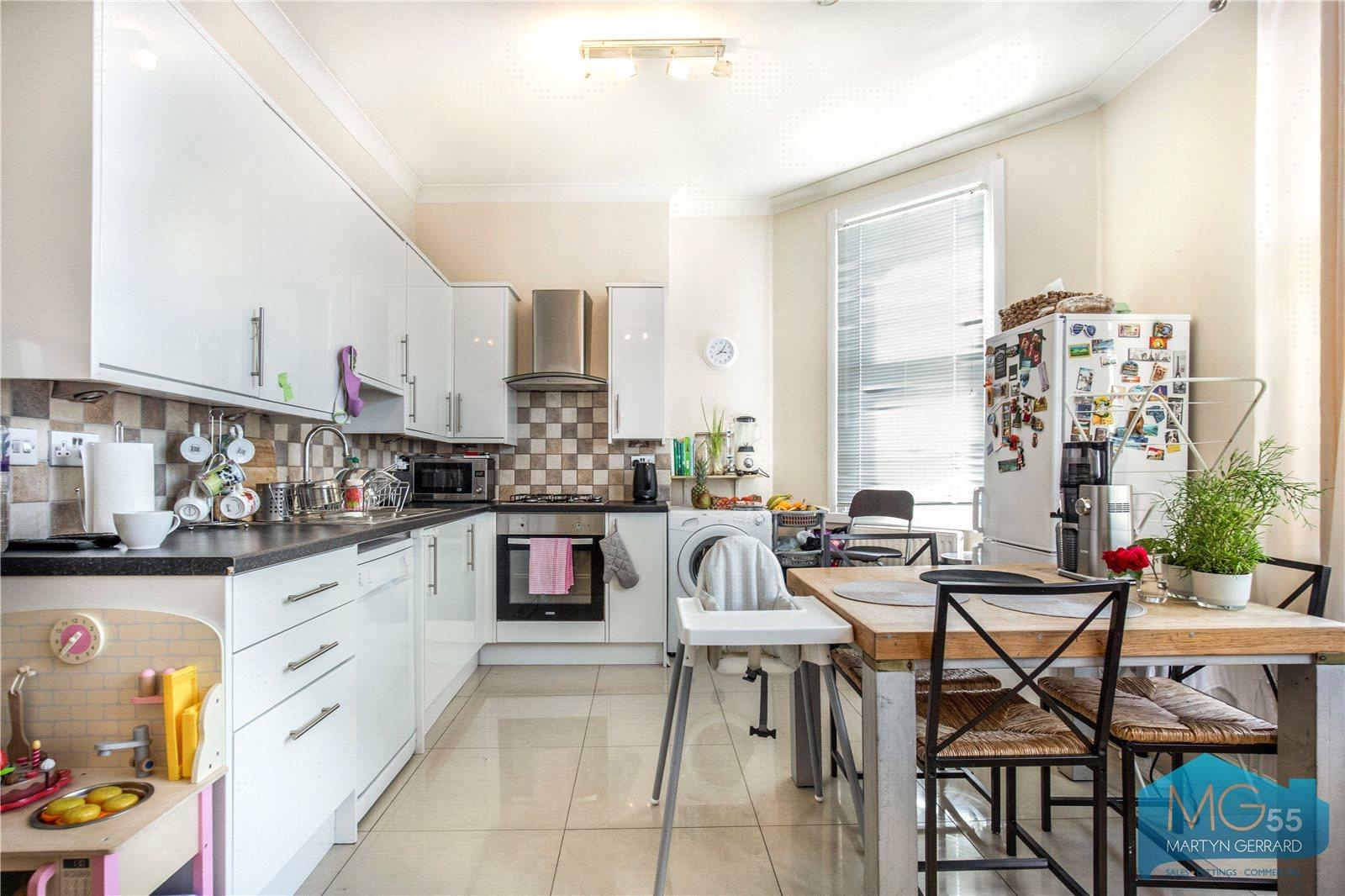 2 bedroom Apartment to rent - Martyn Gerrard