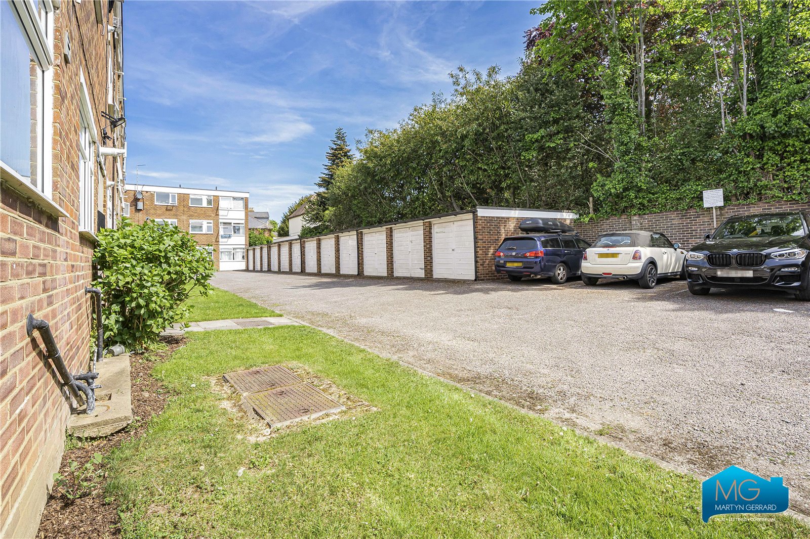 2 bedroom Apartment to rent - Martyn Gerrard