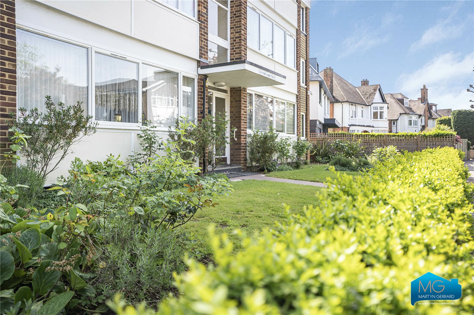 2 bedroom Apartment to rent - Martyn Gerrard