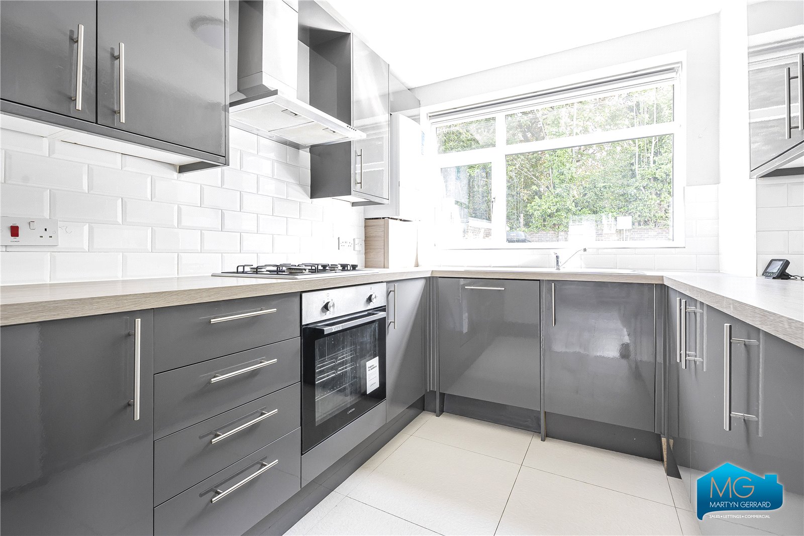 Arundel Lodge, Salisbury Avenue, Finchley Central, London, N3+  - Martyn Gerrard