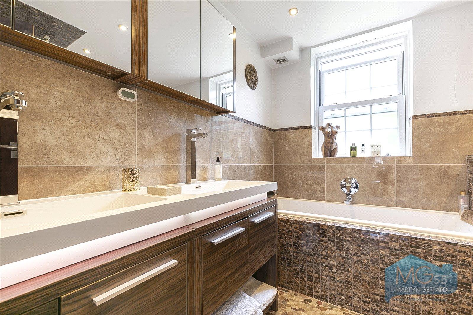 3 bedroom Apartment for sale - Martyn Gerrard