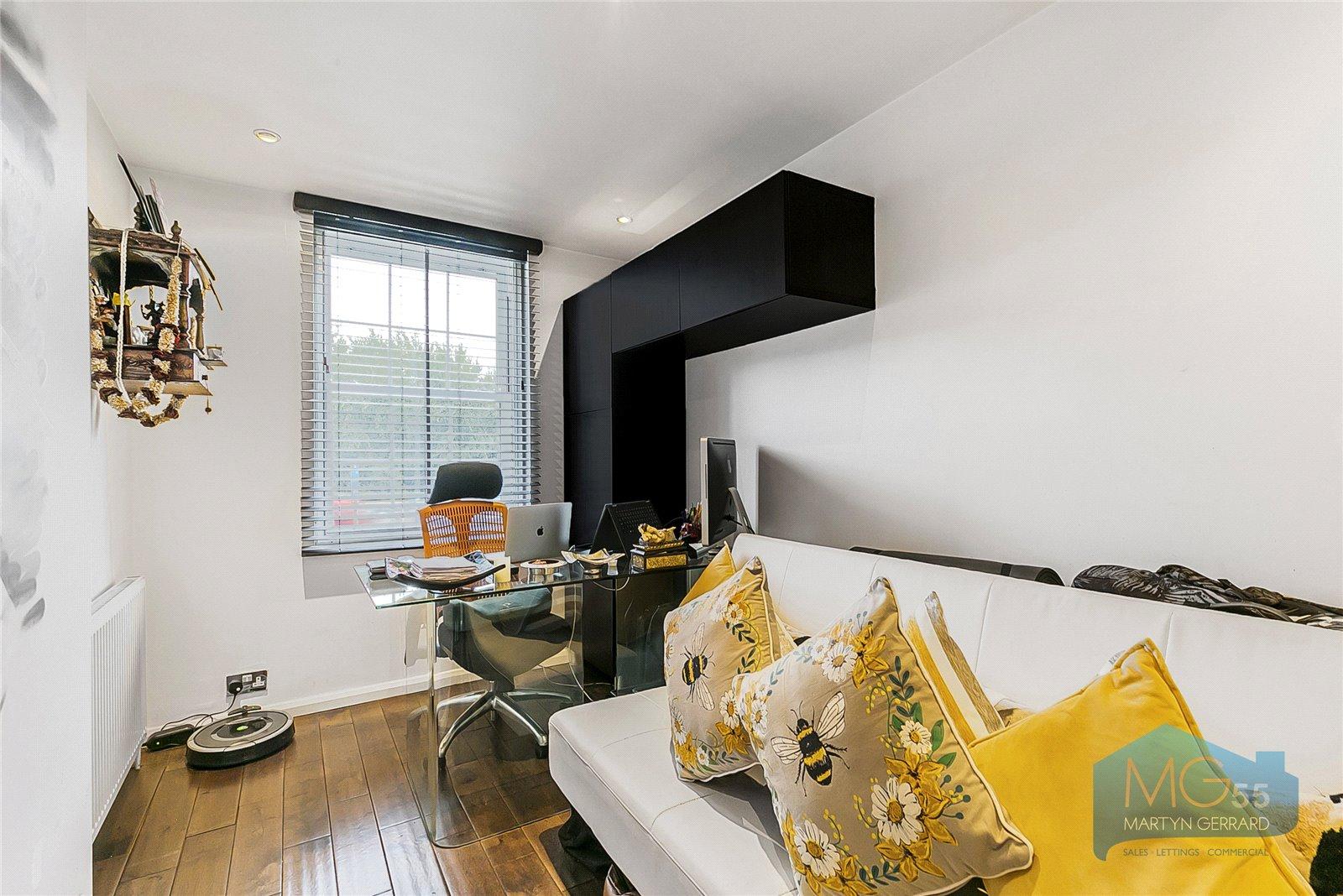 3 bedroom Apartment for sale - Martyn Gerrard