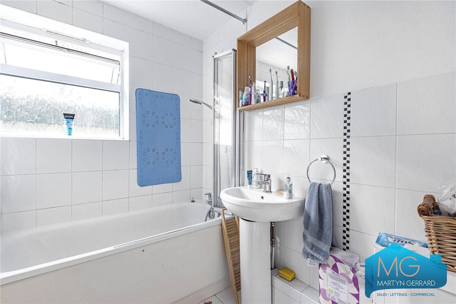 2 bedroom Ground Floor Flat to rent - Martyn Gerrard