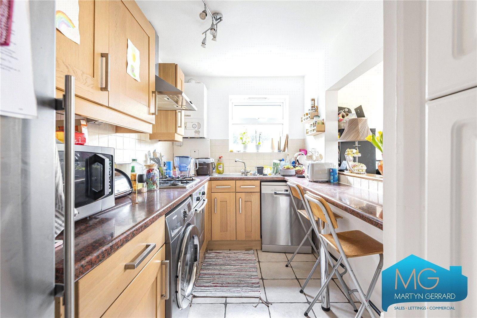 2 bedroom Ground Floor Flat to rent - Martyn Gerrard