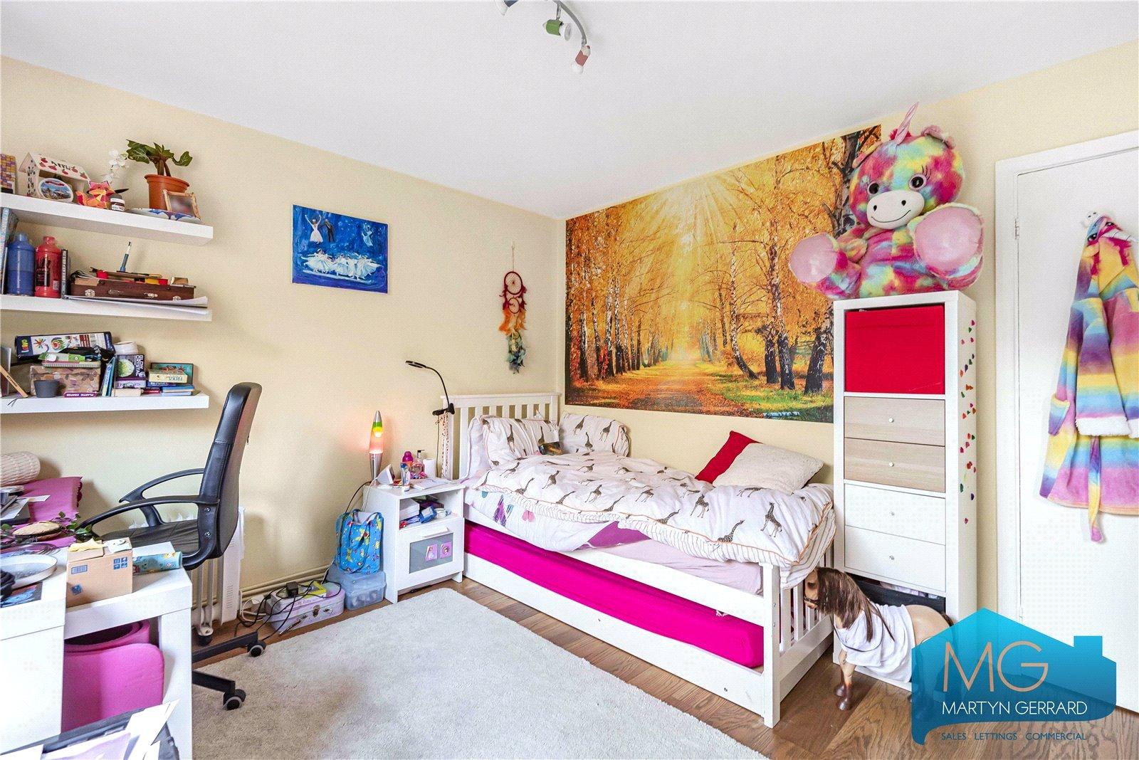 2 bedroom Ground Floor Flat to rent - Martyn Gerrard