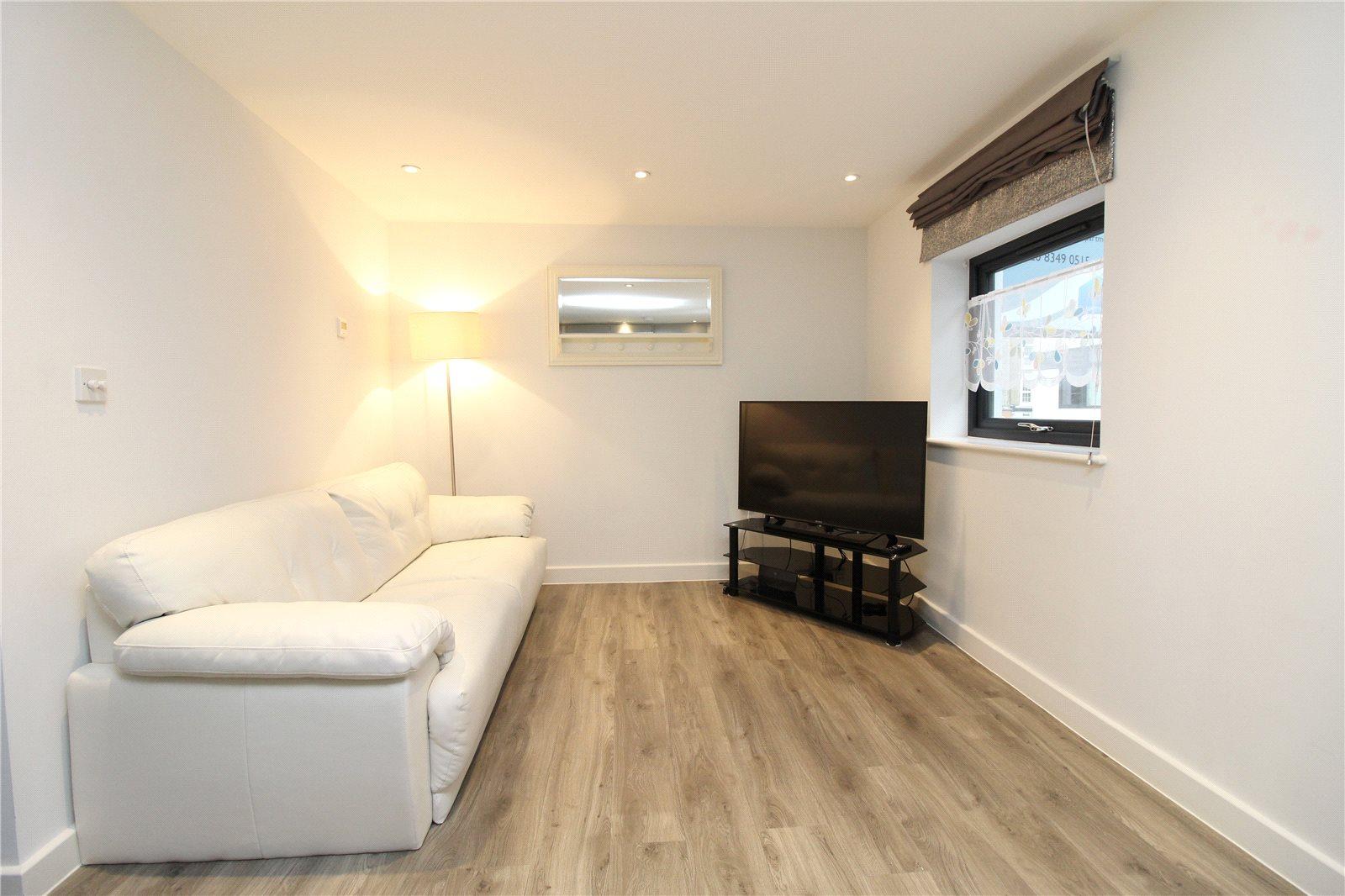 2 bedroom Apartment to rent + ' - Martyn Gerrard