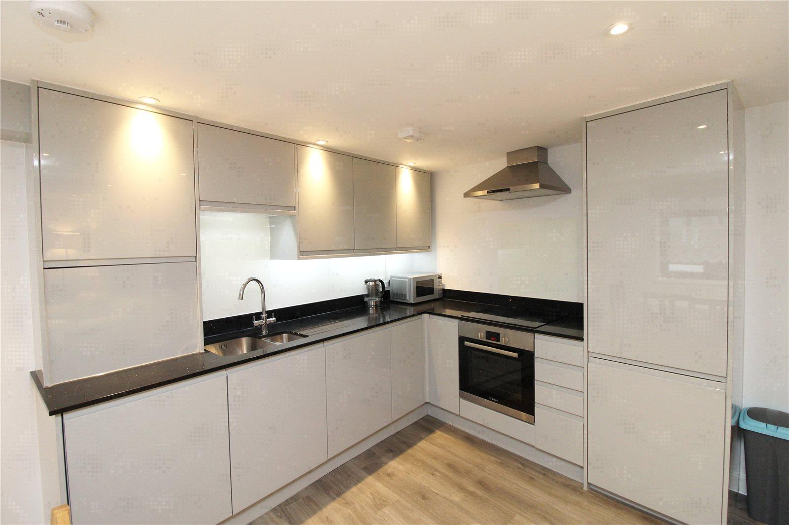 2 bedroom Apartment to rent - Martyn Gerrard