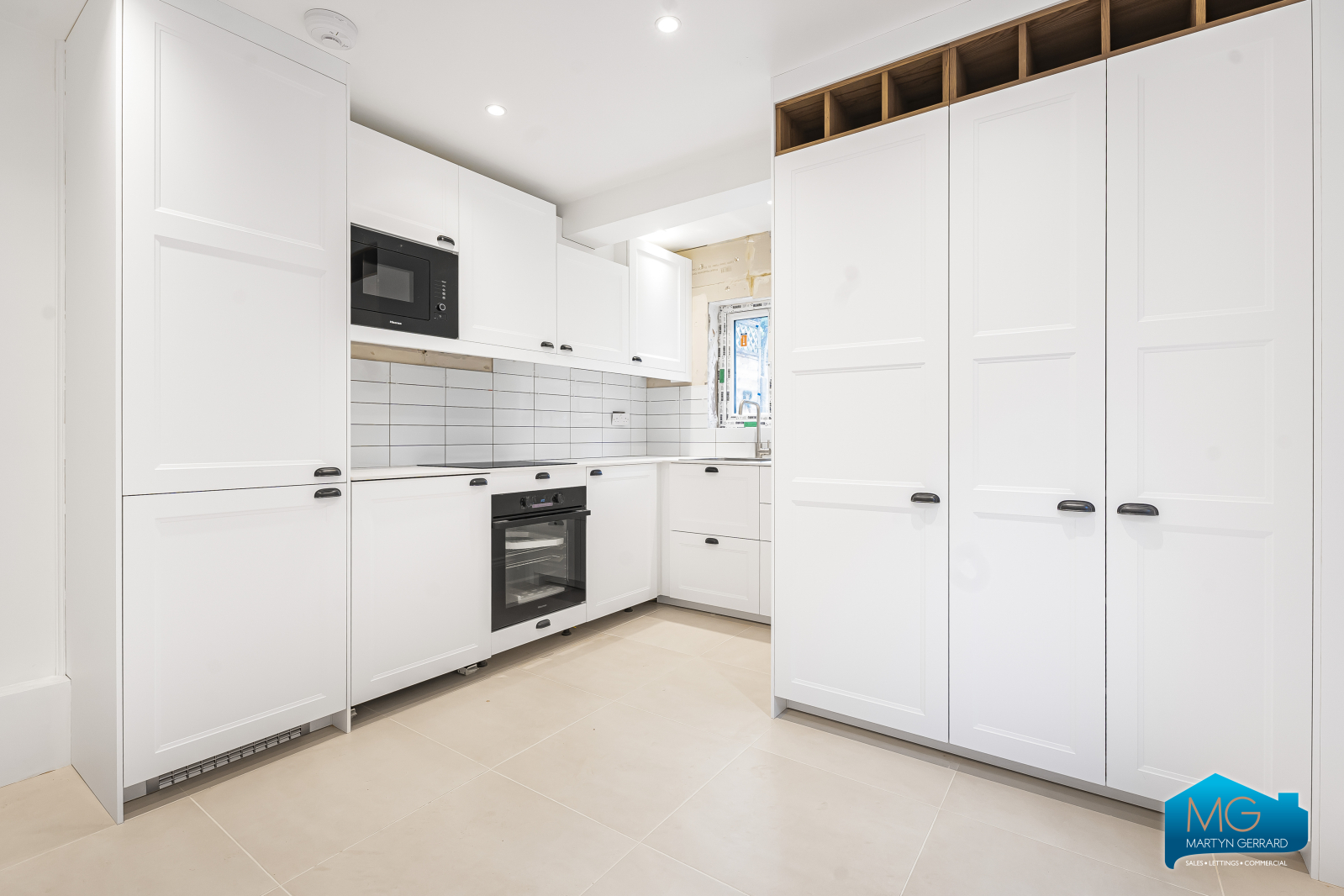 2 bedroom Ground Floor Flat to rent - Martyn Gerrard