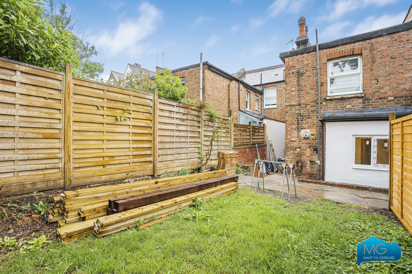 2 bedroom Ground Floor Flat to rent - Martyn Gerrard
