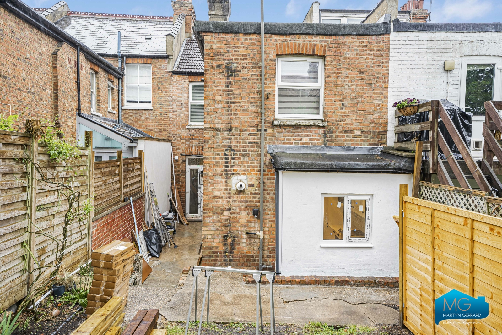 2 bedroom Ground Floor Flat to rent - Martyn Gerrard