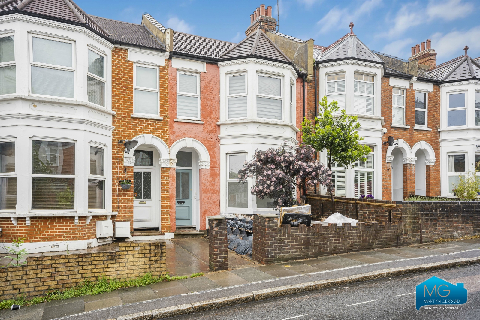 2 bedroom Ground Floor Flat to rent - Martyn Gerrard
