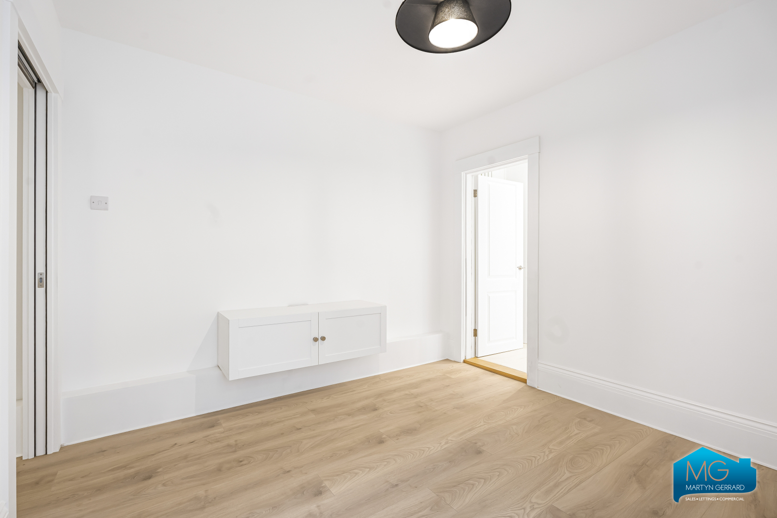 2 bedroom Ground Floor Flat to rent - Martyn Gerrard