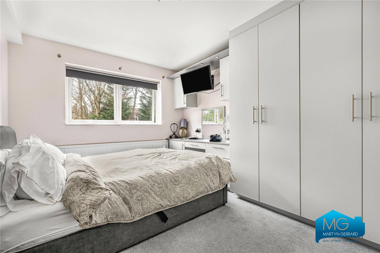 2 bedroom Apartment to rent - Martyn Gerrard