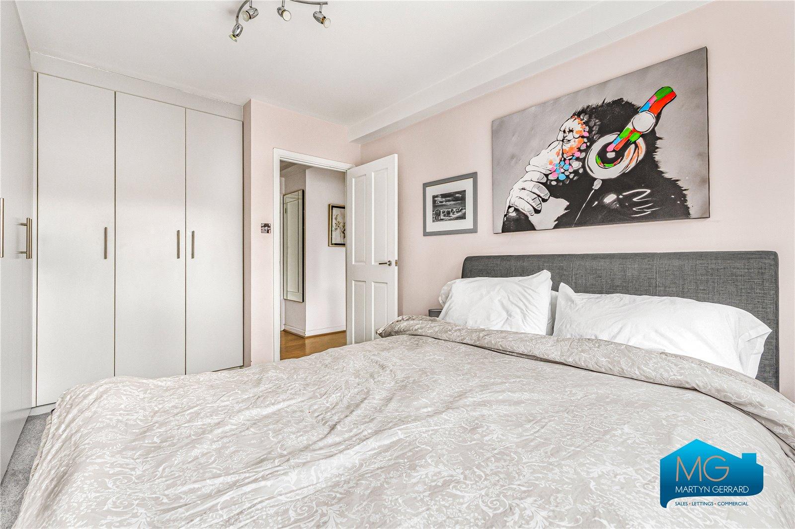 2 bedroom Apartment to rent - Martyn Gerrard