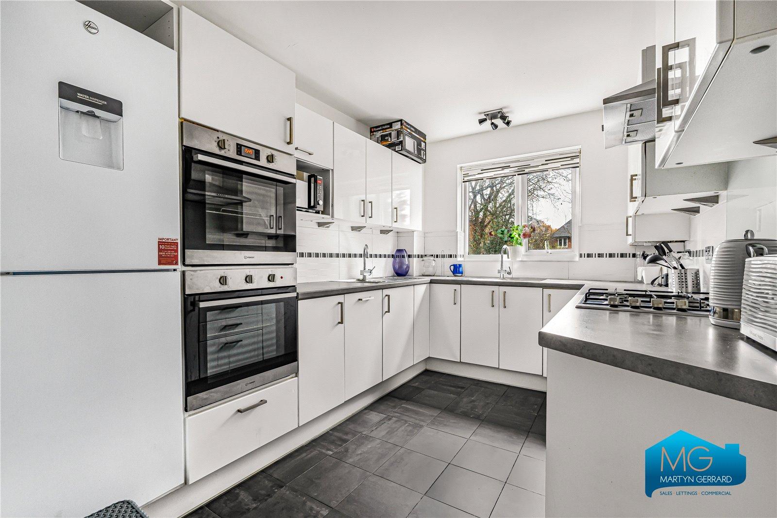 2 bedroom Apartment to rent - Martyn Gerrard