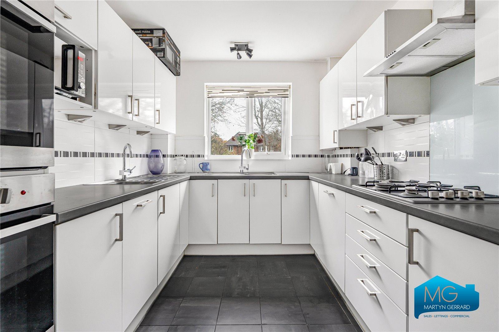 2 bedroom Apartment to rent - Martyn Gerrard
