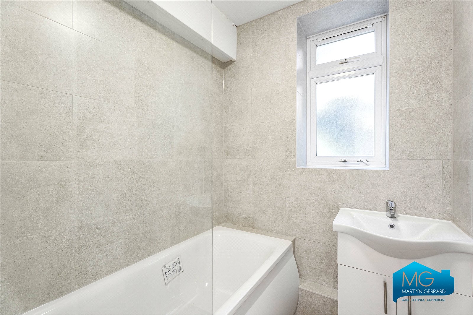 2 bedroom Ground Floor Flat to rent - Martyn Gerrard