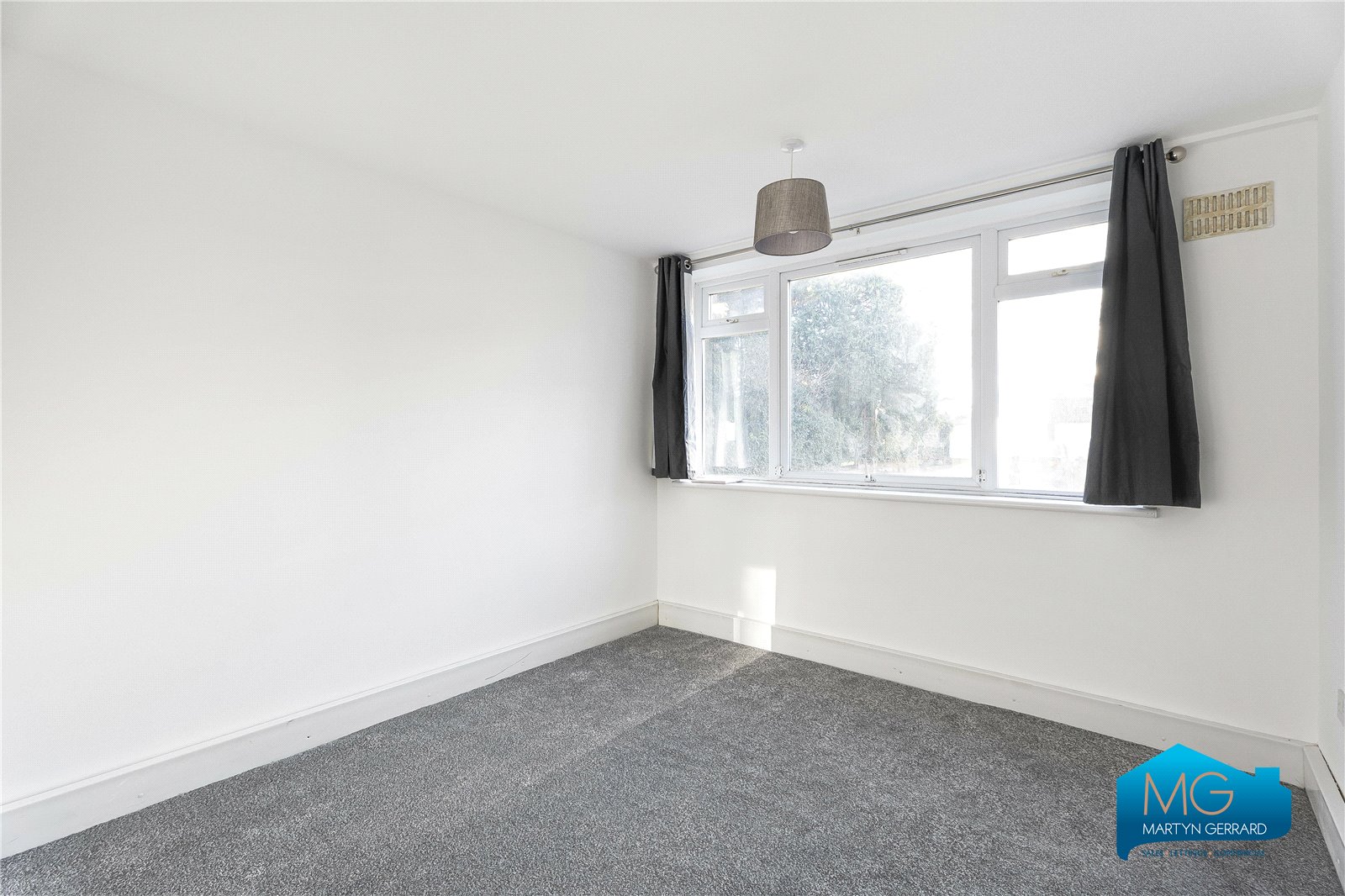 2 bedroom Ground Floor Flat to rent - Martyn Gerrard
