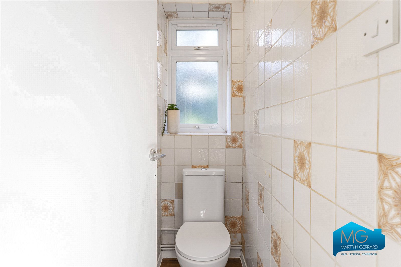 2 bedroom Ground Floor Flat to rent - Martyn Gerrard