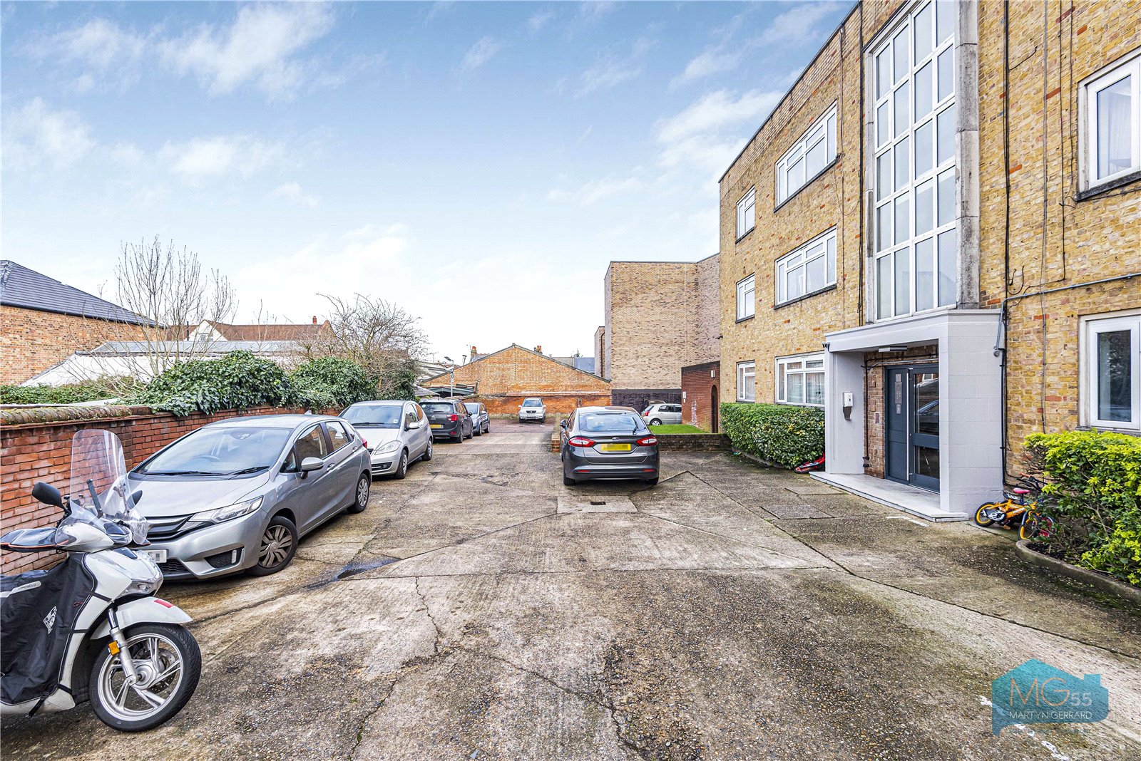 3 bedroom Apartment to rent - Martyn Gerrard