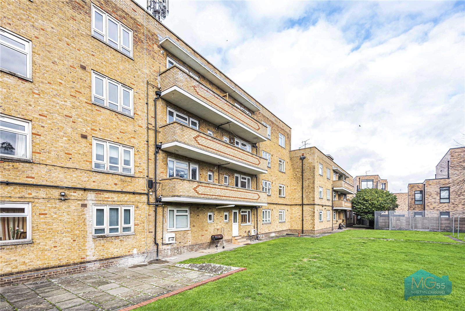 3 bedroom Apartment to rent - Martyn Gerrard