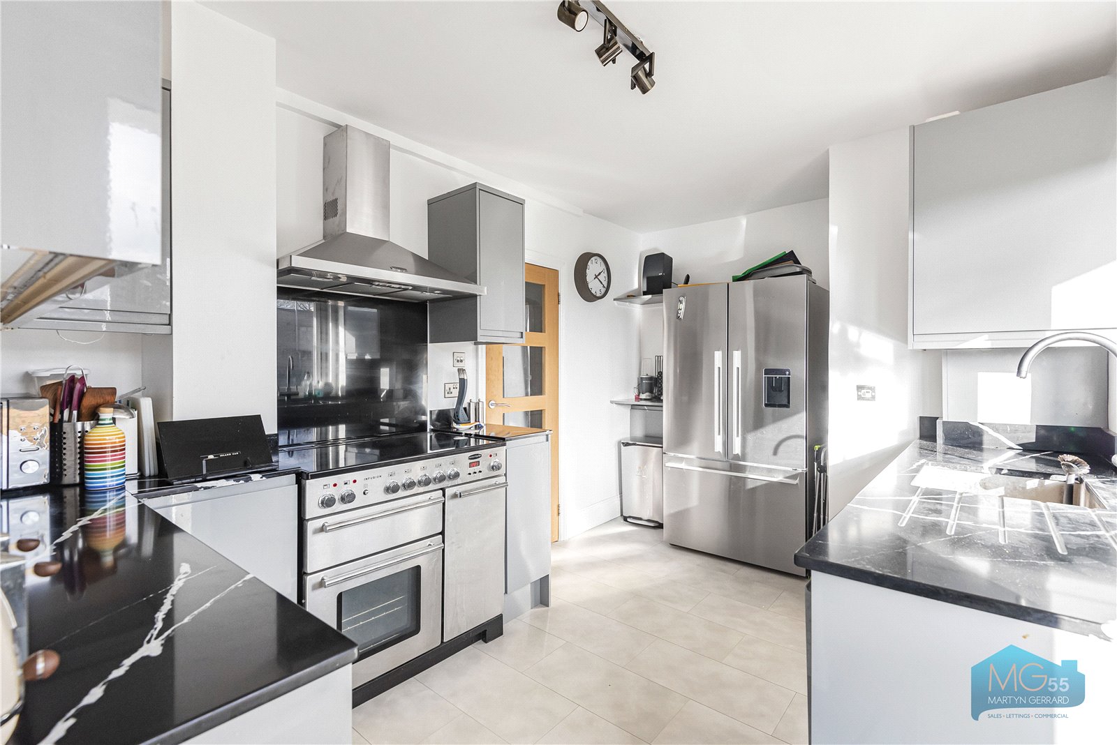 3 bedroom Apartment to rent - Martyn Gerrard