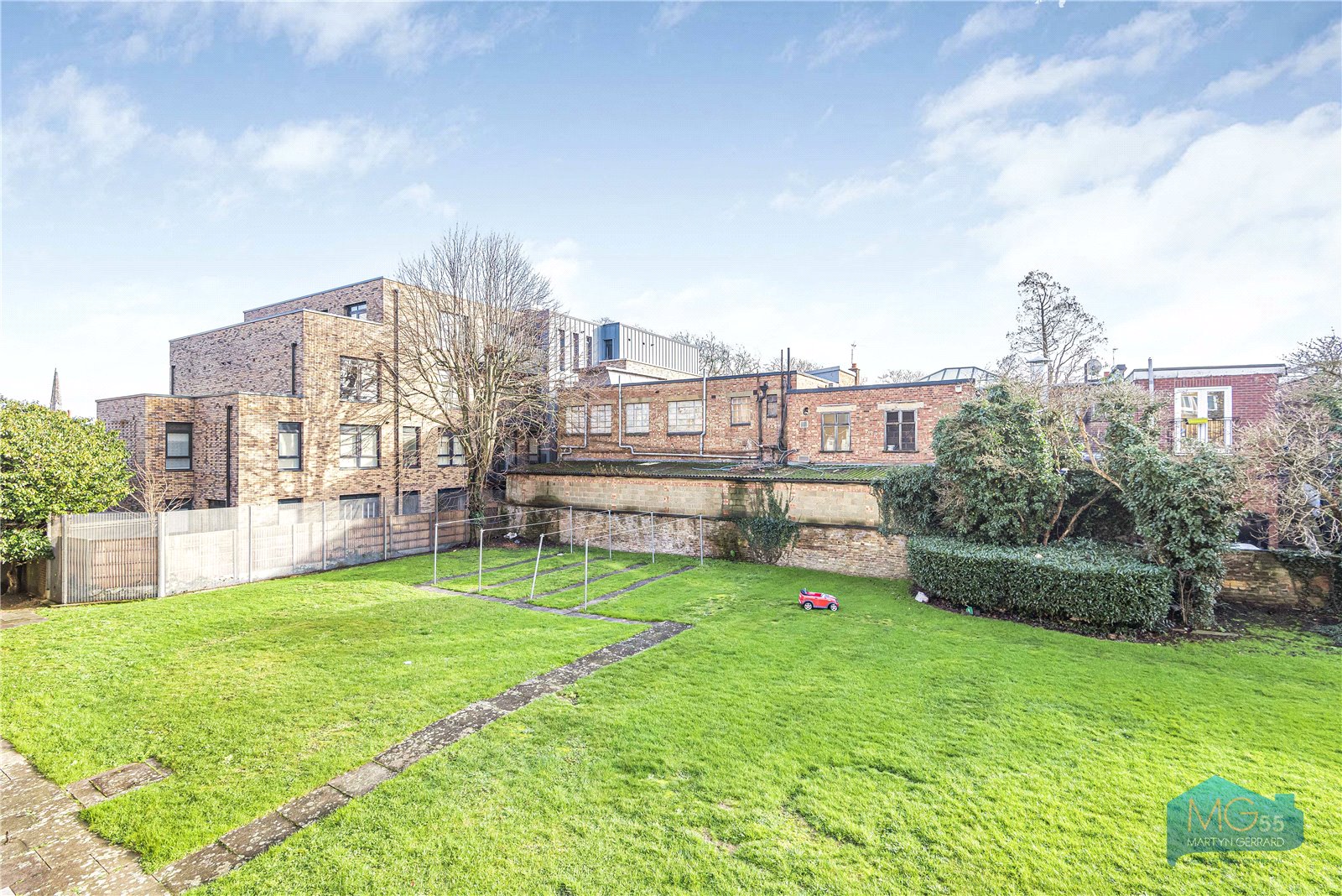3 bedroom Apartment to rent - Martyn Gerrard