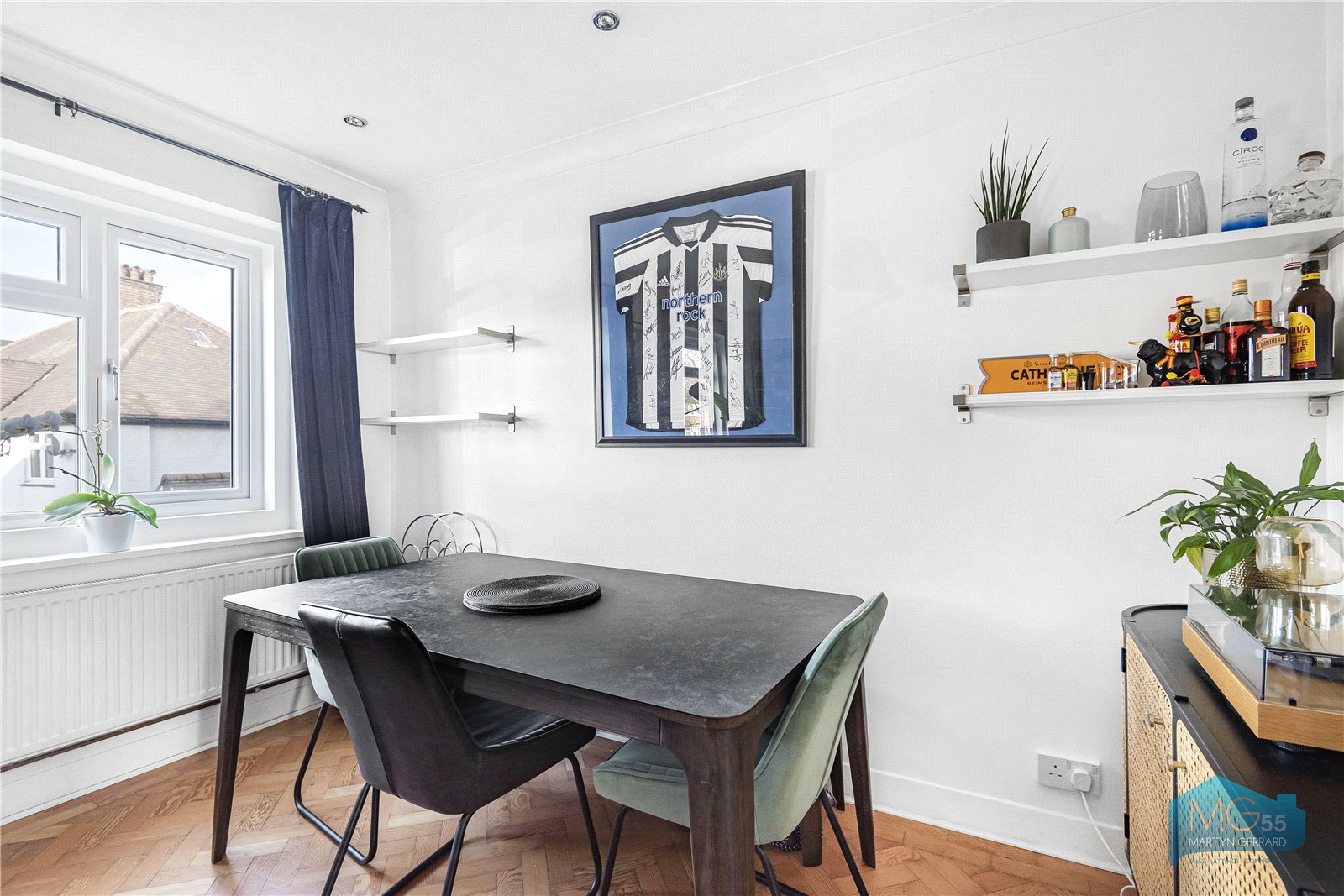 3 bedroom Apartment to rent - Martyn Gerrard