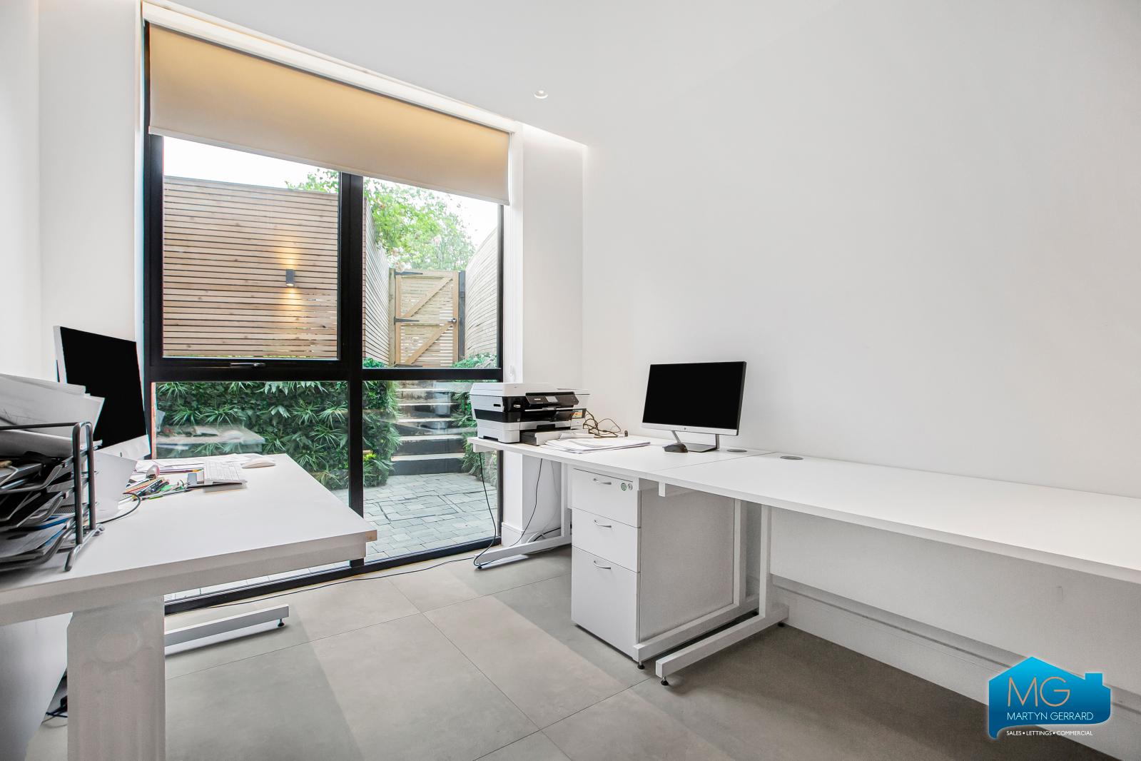 1 bedroom Apartment to rent - Martyn Gerrard