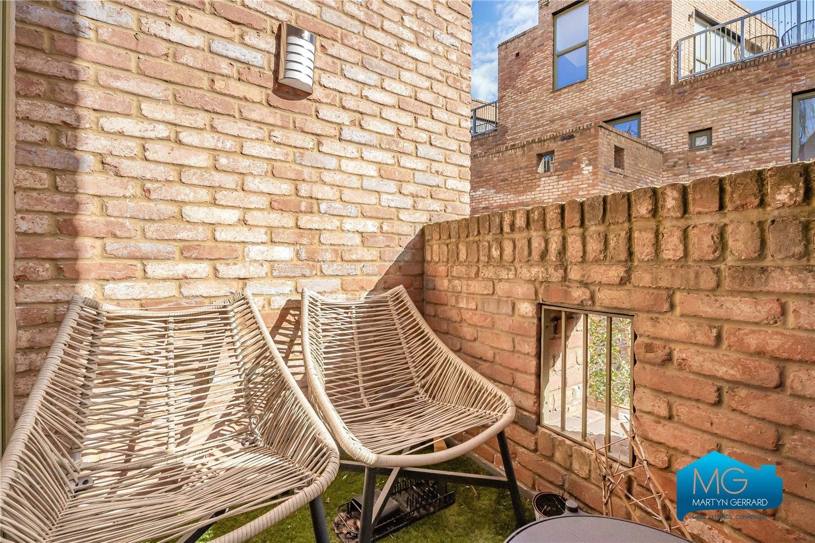 2 bedroom Terraced House to rent - Martyn Gerrard