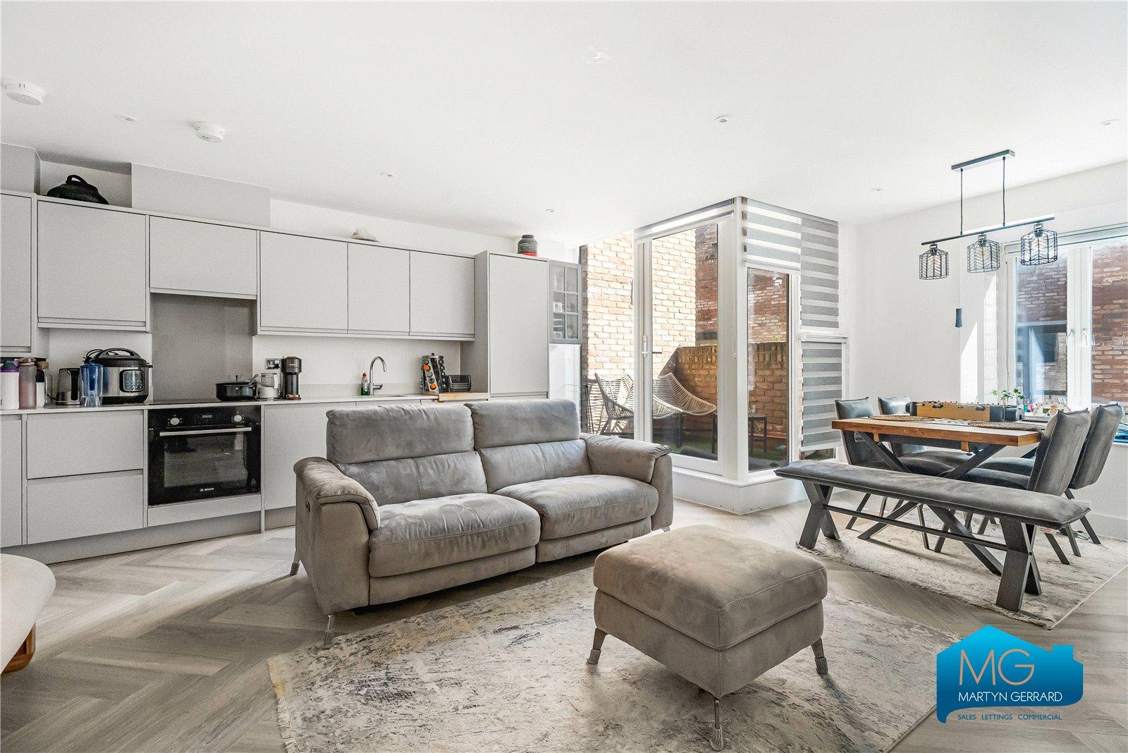 2 bedroom Terraced House to rent - Martyn Gerrard