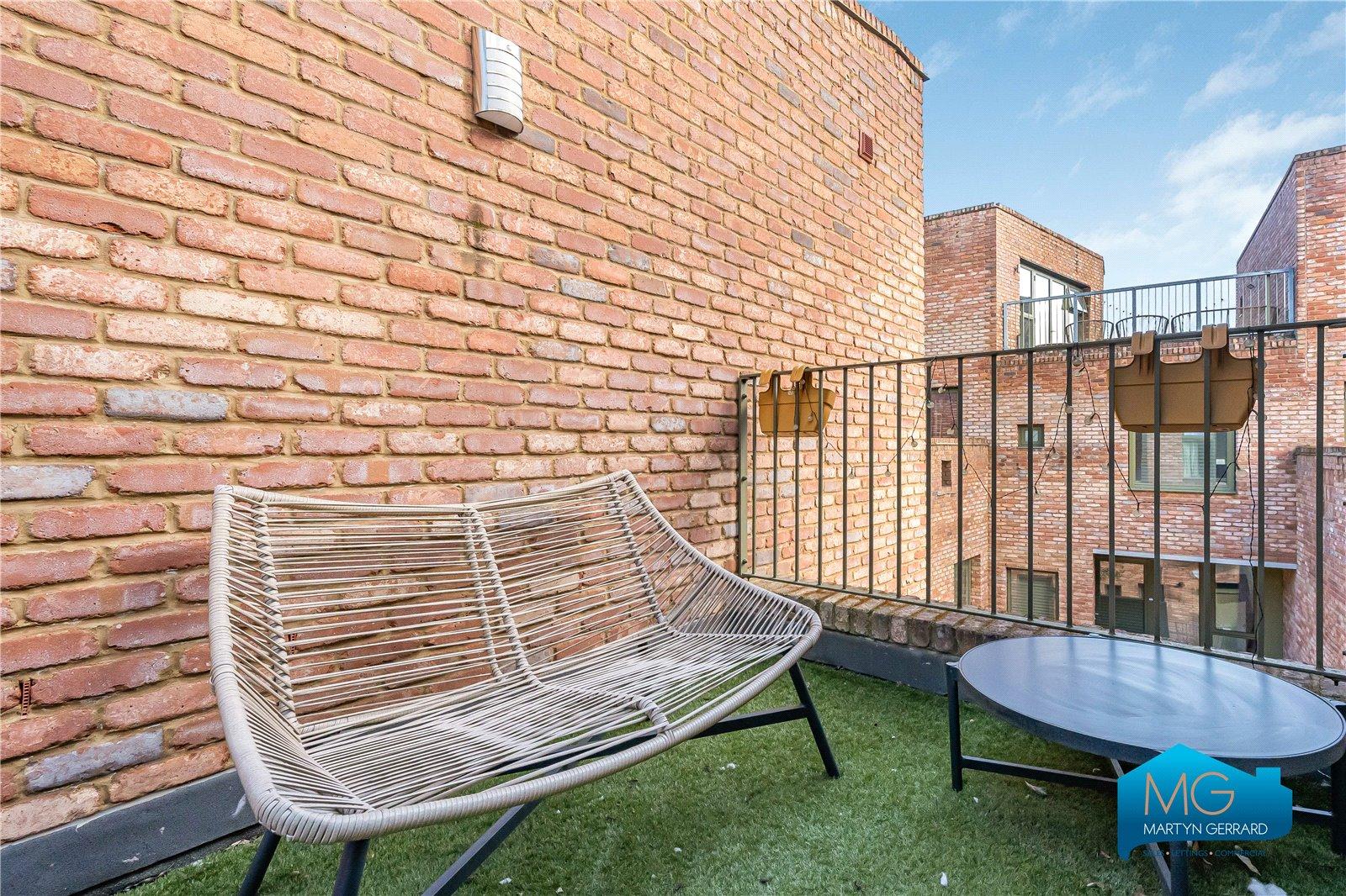 2 bedroom Terraced House to rent - Martyn Gerrard
