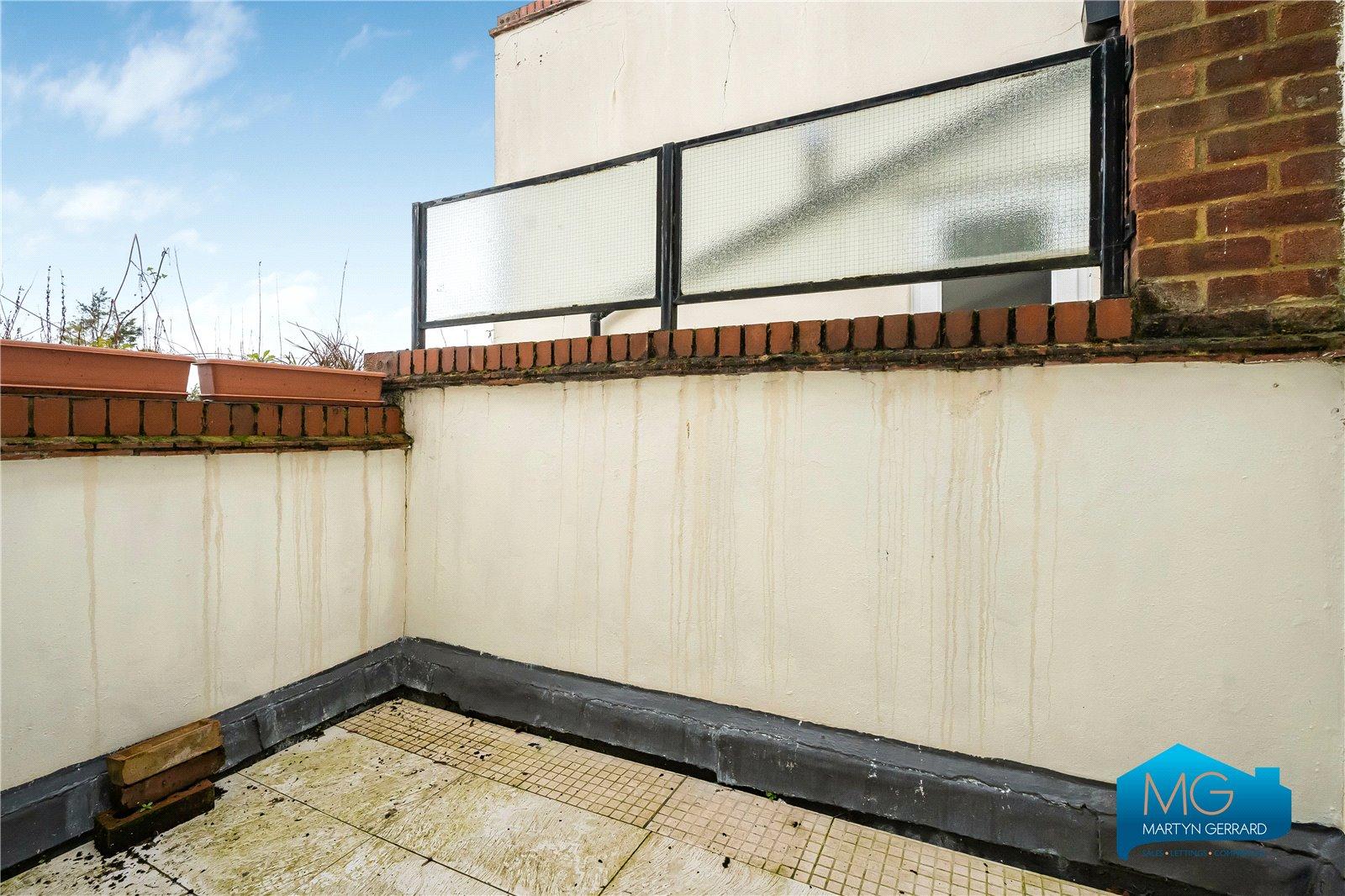 2 bedroom Apartment to rent - Martyn Gerrard